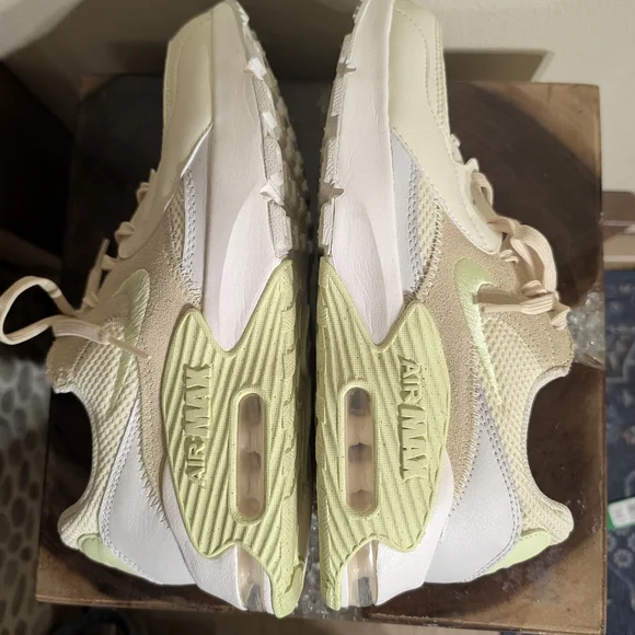 Nike Women's Excee Sneakers in Alabaster Light Lemon Twist sz 8.5 - Picture 6 of 11